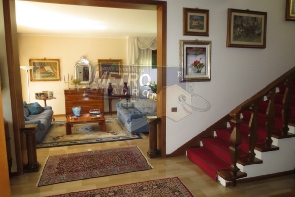 ingresso zona giorno - UNIFAM. AUTONOMA THIENE (VI) CENTRO